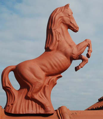 Декоративный элемент на кровлю Конь классический, натуральный красный, Purr-Keramik
